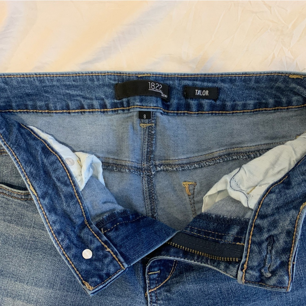 1822 Denim "Taylor" Cropped Cuffed Jeans - Picture 4 of 5